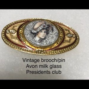 Vintage Avon brooch/pin